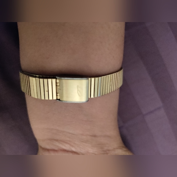 Delvina Quartz Watch - Picture 4 of 6